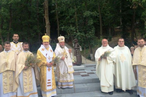 Унікальний пам’ятник мігрантам освятили у Зарваниці.(ФОТО) Унікальний пам’ятник мігрантам освятили у Зарваниці.(ФОТО)